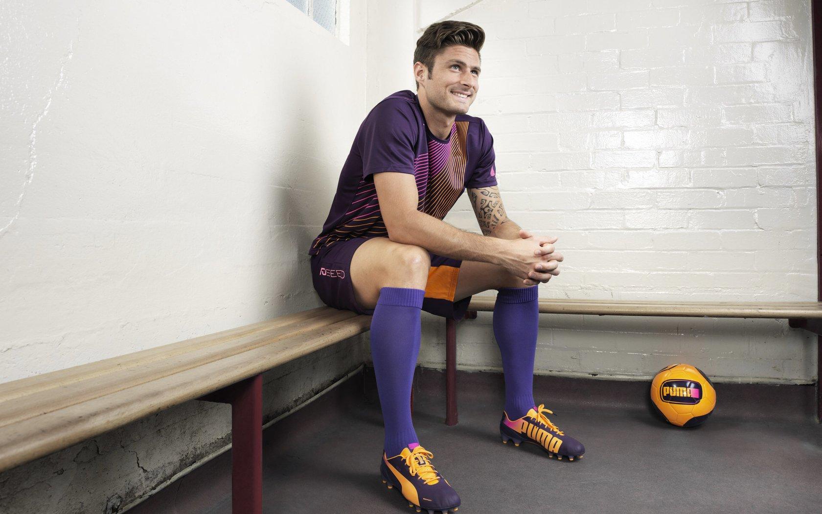 女主持揭露体坛幕后性别偏见，曾被男同事问与多少球员有染，引发行业对平等尊重的深度反思