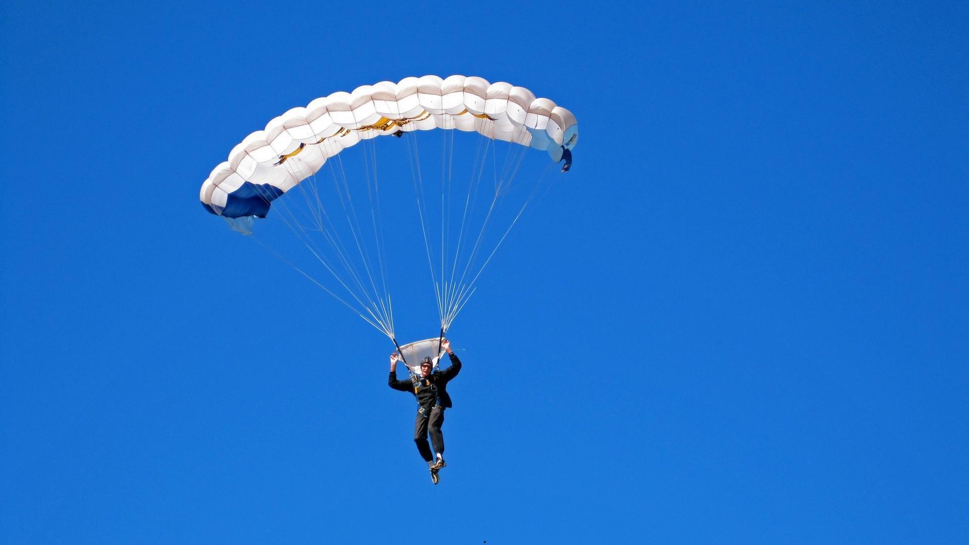 前国足主帅李铁涉嫌五项罪名被公诉 湖北检方依法提起刑事诉讼